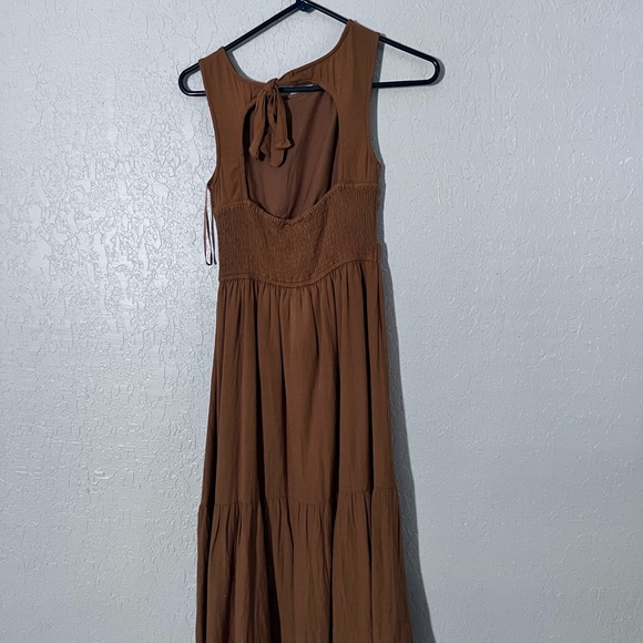 Summer Dress w/pockets - Picture 2 of 4